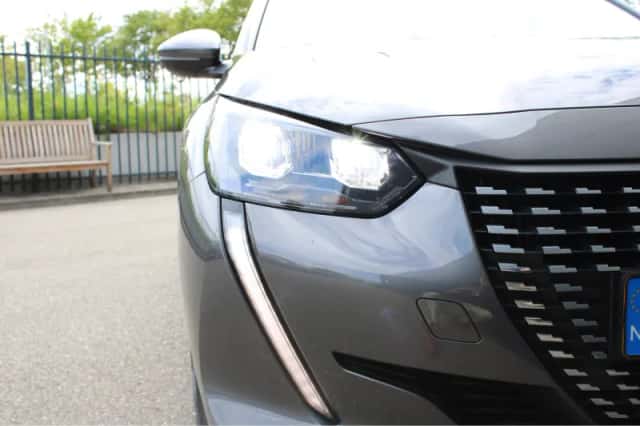 Peugeot 208 (2021) thumbnail 32