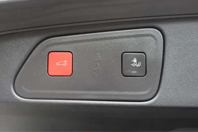 Peugeot 3008 (2021) thumbnail 17