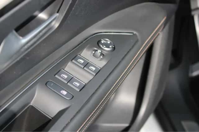 Peugeot 3008 (2021) thumbnail 23