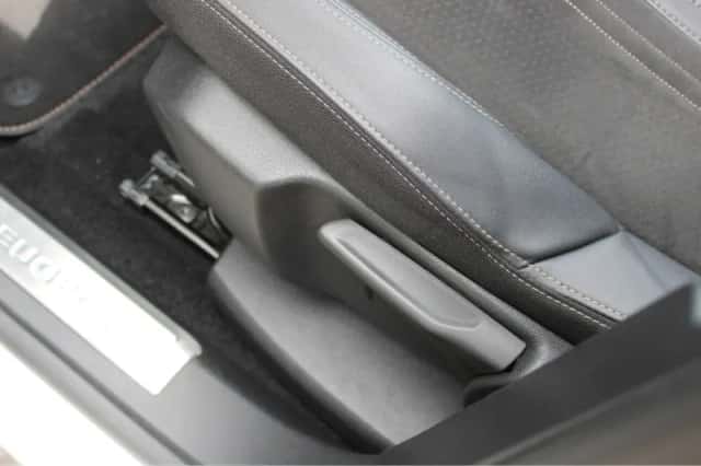 Peugeot 3008 (2021) thumbnail 24