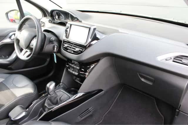 Peugeot 2008 (2016) thumbnail 3