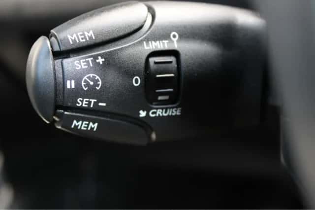 Peugeot 208 (2021) thumbnail 23