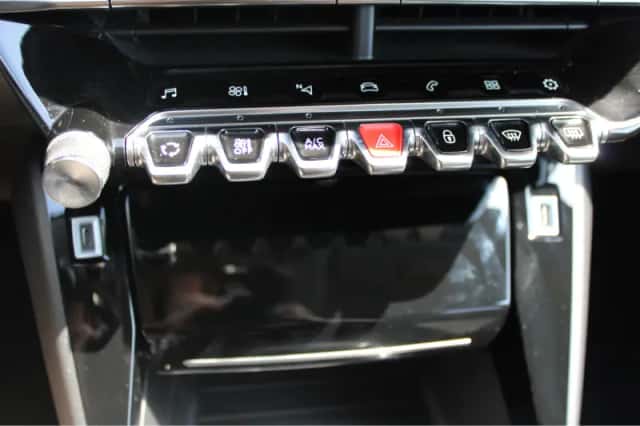 Peugeot 208 (2021) thumbnail 32