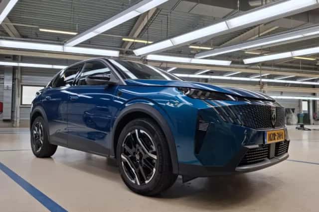 Peugeot 3008 (2025) thumbnail 2