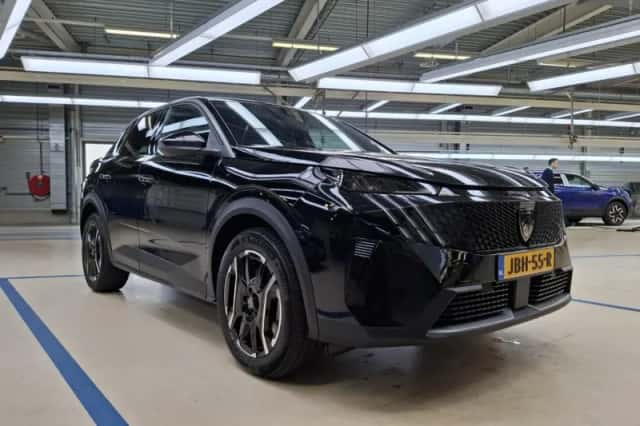 Peugeot 3008 (2025) thumbnail 2