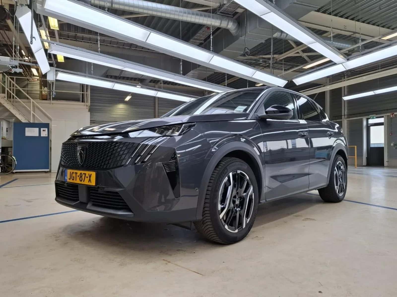 Peugeot e-3008 (2025) — foto 1