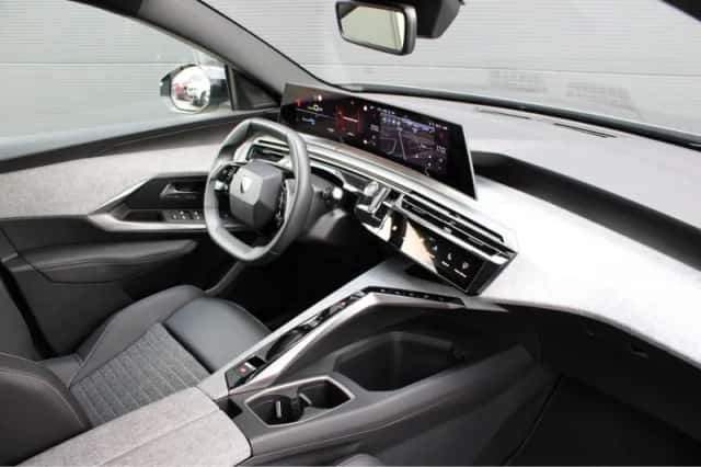 Peugeot e-3008 (2025) thumbnail 3