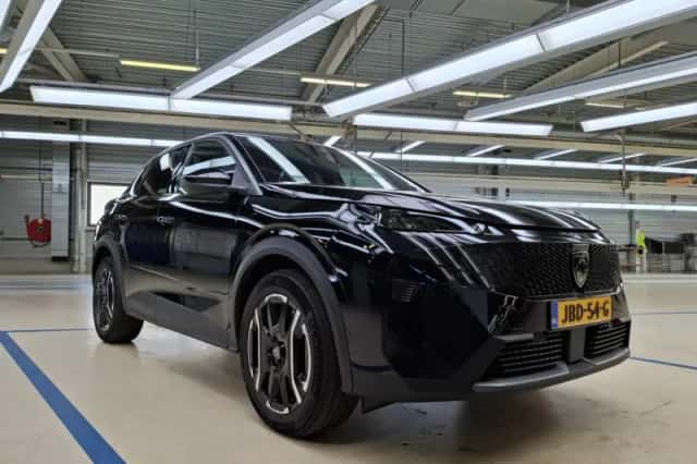 Peugeot 3008 (2025) thumbnail 2