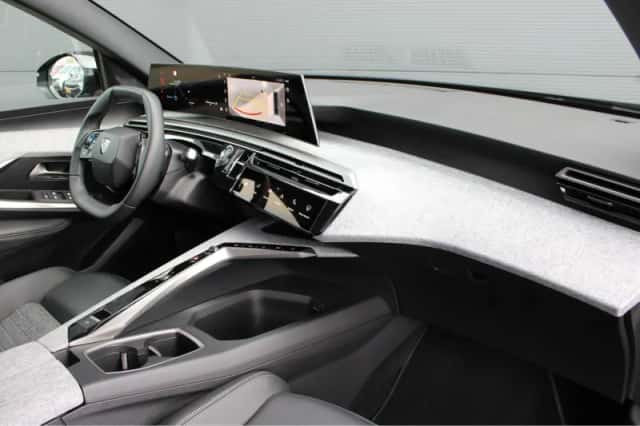 Peugeot 3008 (2025) thumbnail 3
