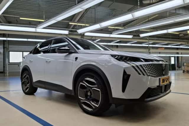 Peugeot 3008 (2025) thumbnail 2