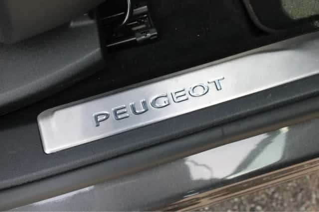 Peugeot 3008 (2022) thumbnail 6