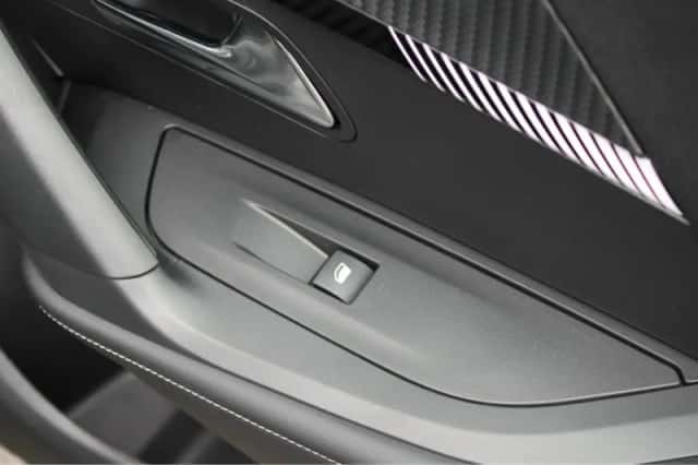 Peugeot e-2008 (2025) thumbnail 6