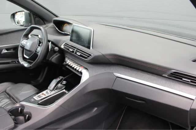 Peugeot 3008 (2017) thumbnail 3
