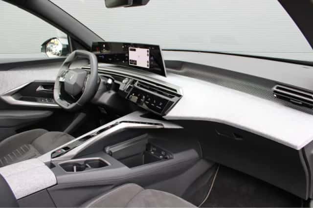 Peugeot E-5008 (2025) thumbnail 3