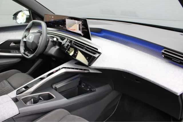 Peugeot 3008 (2025) thumbnail 3