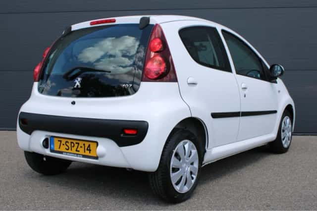 Peugeot 107 (2013) thumbnail 2