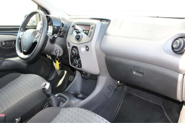 Peugeot 108 (2021) thumbnail 3