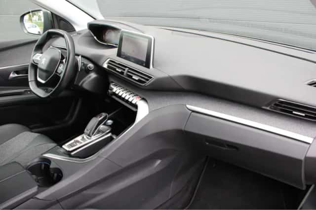 Peugeot 3008 (2020) thumbnail 3