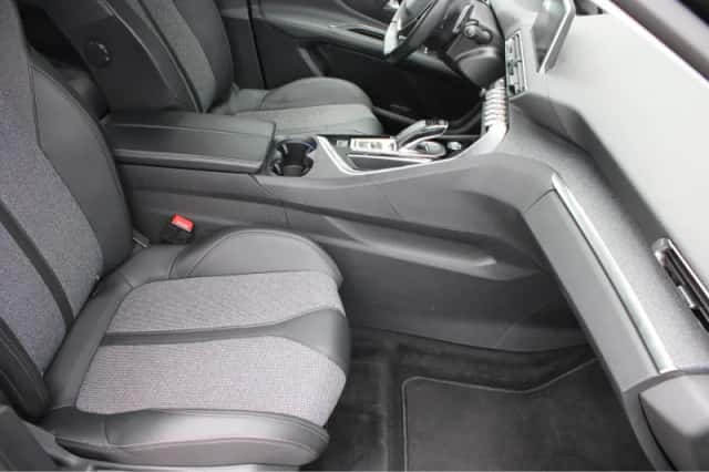 Peugeot 3008 (2020) thumbnail 5