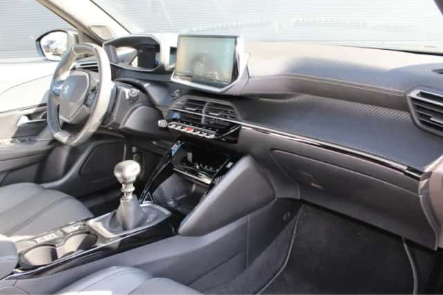 Peugeot 2008 (2021) thumbnail 3