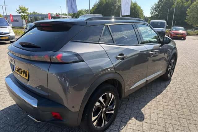 Peugeot 2008 (2021) thumbnail 4