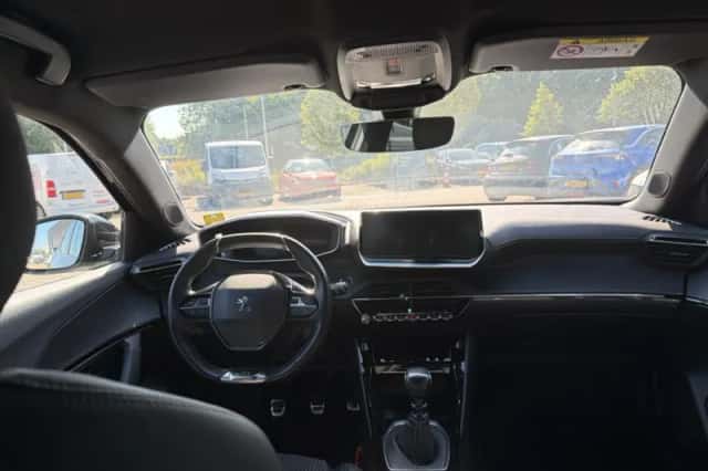 Peugeot 2008 (2021) thumbnail 5