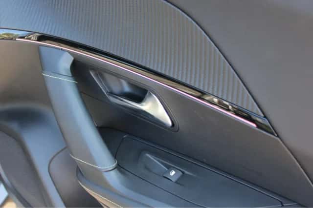 Peugeot 2008 (2021) thumbnail 6