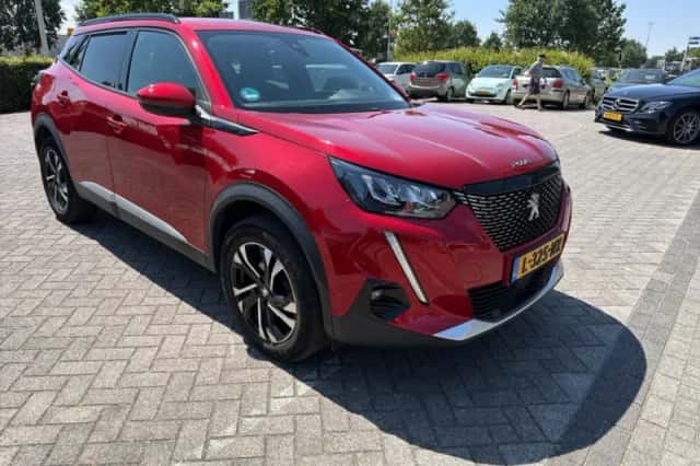 Peugeot 2008 (2021) thumbnail 2