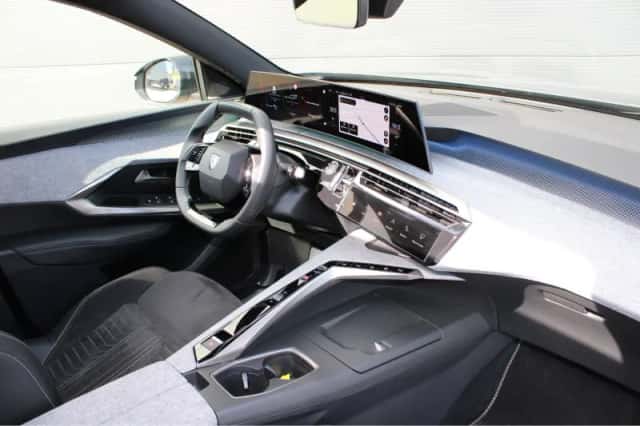 Peugeot 3008 (2025) thumbnail 3