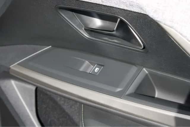 Peugeot 3008 (2025) thumbnail 6