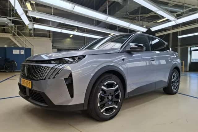 Peugeot 3008 (2025) thumbnail 1