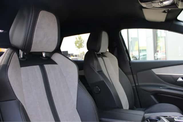 Peugeot 3008 (2021) thumbnail 4