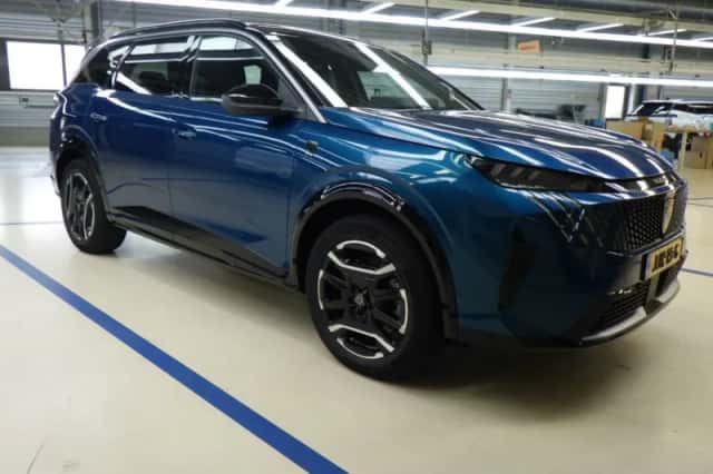 Peugeot E-5008 (2025) thumbnail 4