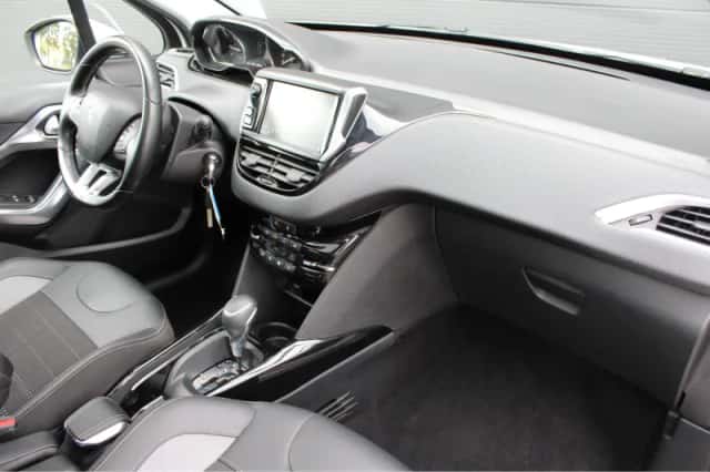 Peugeot 2008 (2018) thumbnail 3