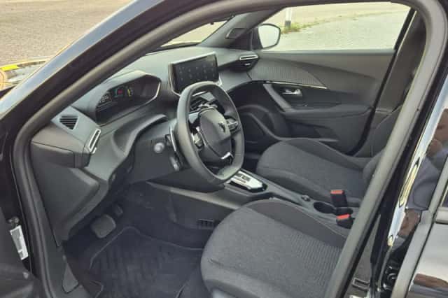 Peugeot 2008 (2024) thumbnail 9