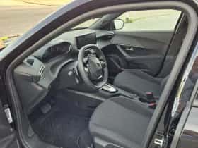 Peugeot 2008 (2024) thumbnail 9