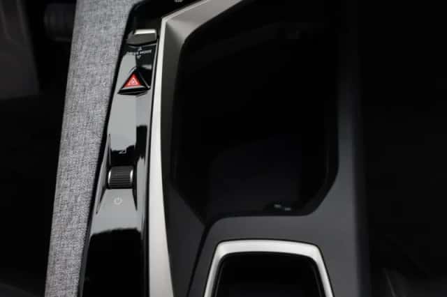 Peugeot 5008 (2025) thumbnail 8