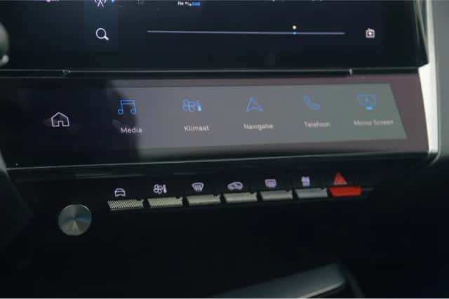 Peugeot 308 (2022) thumbnail 25