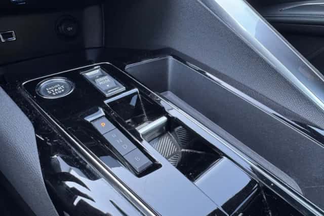 Peugeot 3008 (2023) thumbnail 16