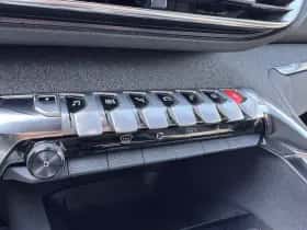 Peugeot 3008 (2023) thumbnail 17