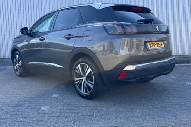 Peugeot 3008 (2023) thumbnail 3