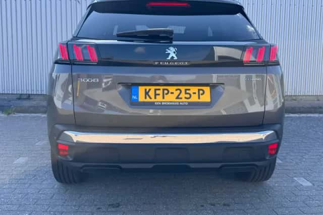 Peugeot 3008 (2023) thumbnail 4