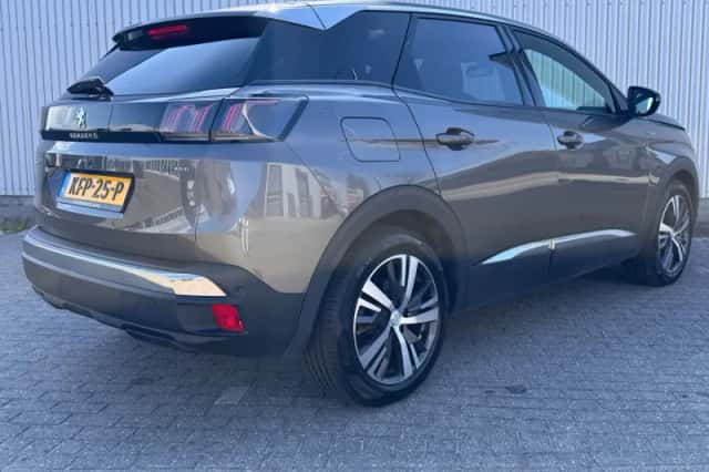 Peugeot 3008 (2023) thumbnail 5
