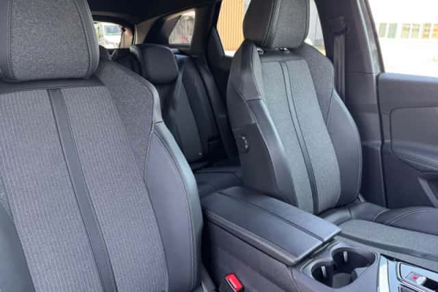 Peugeot 3008 (2023) thumbnail 9
