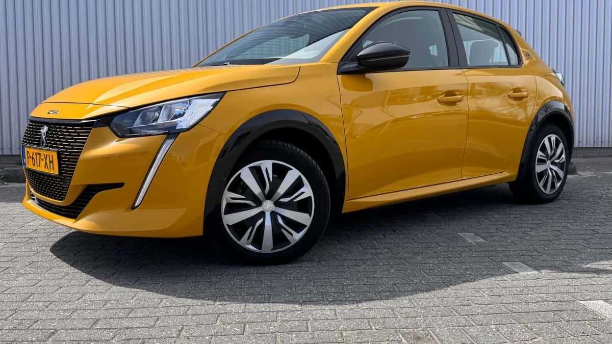 Peugeot e-208 (2022) — foto 1
