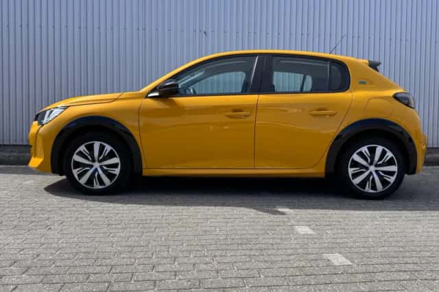 Peugeot e-208 (2022) thumbnail 2