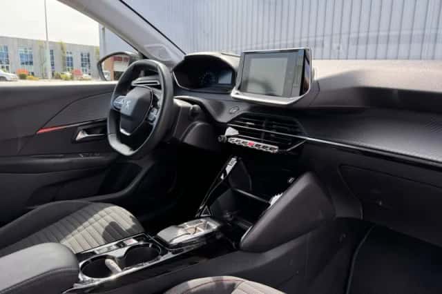 Peugeot e-208 (2022) thumbnail 11