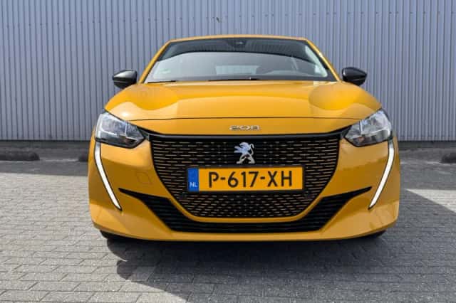 Peugeot e-208 (2022) thumbnail 8