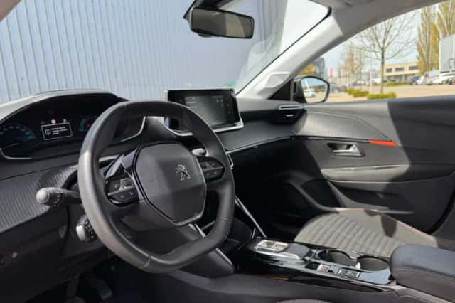 Peugeot e-208 (2022) thumbnail 9