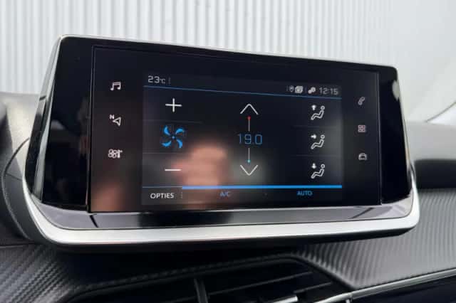 Peugeot 2008 (2022) thumbnail 23